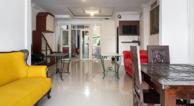 RedDoorz near Manhattan Times Square Medan 2, Rezerwuj Hotel Medan Sumatra