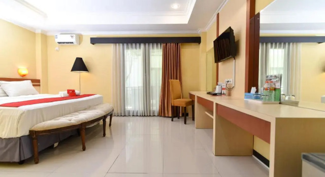 RedDoorz Plus near Mall Bali Galeria 2