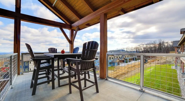 Ski-in/out Townhome w/ Views at Okemo Resort!, Забронировать Отель Ладлоу Okemo Mountain, рядом с Sunshine Ski Lift