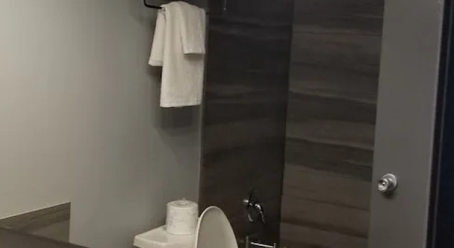 Номер Deluxe Gibbons hotel &Tavern
