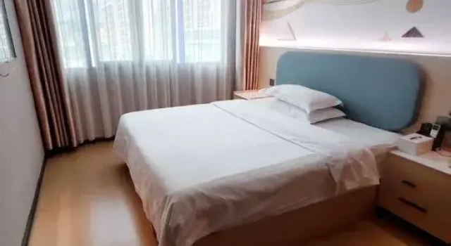 Люкс Q+ Treasure Palace Hotel