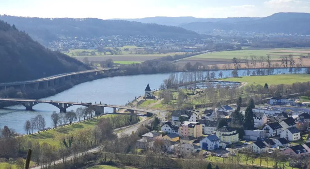 Familie Jonas, Забронировать Отель Швайх Trier-Saarburg