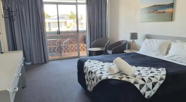 Двухместный номер Deluxe с балконом Seabreeze Beach Hotel