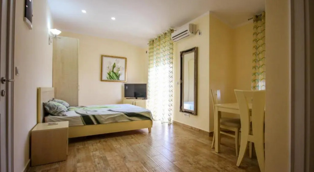 Двухместный номер Standard с балконом Apartaments Crown Silvia