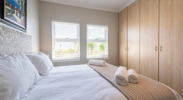 Коттедж Sedgefield - Quick WALK to Beach. REDUCED Winter Rates - Sleeps 6 Guests