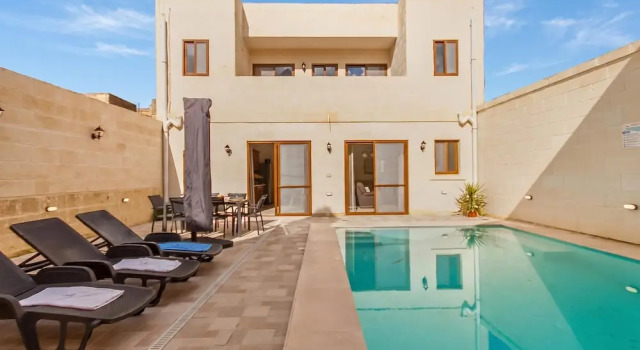 Коттедж Standard с балконом Nadurin, Gozitan Villa 7 Bedr. & 2 Pools