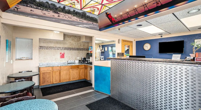 Great Lakes Inn and Suites