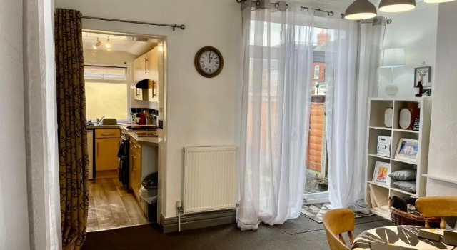 Коттедж Entire holiday home in Blackpool with free parking and a private patio garden
