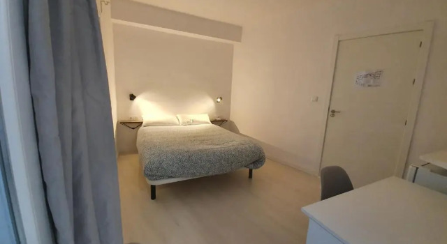 HB ROOMS - Casa M&J Guest House, Забронировать Отель Аликанте Памплона, рядом с Central Market of Alicante
