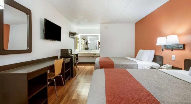Четырёхместный номер Standard Motel 6-Grove City, OH