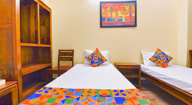 Номер Deluxe FabHotel Golden Manor Inn