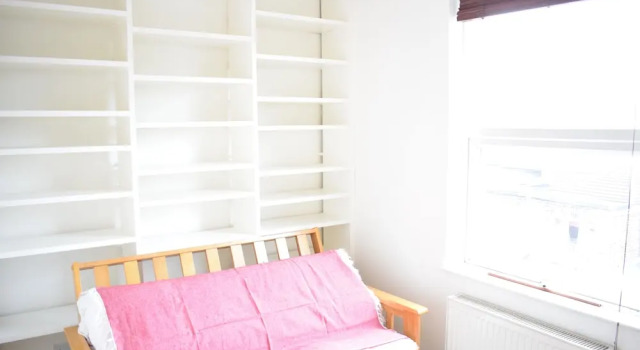 Sunny & Spacious 2 Bed Flat in North West London, Забронировать Отель Отели Англии 3 звезды, 3*