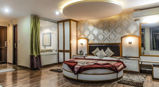 Номер Executive Sukhsagar Regency