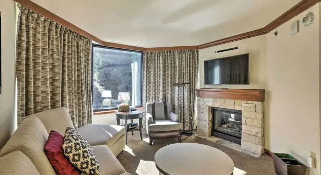 6 Mi to Lake Tahoe: Everline Resort Retreat!, Забронировать Курортный отель Олимпик-Вэлли Скво-Вэлли, рядом с Squaw Creek Golf Course