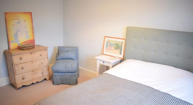 Shepherd's Bush 2 Bedroom Home, Забронировать Дом для отпуска Коттеджи Лондона, рядом с Ист Актон, Коттедж