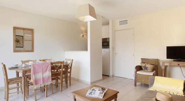 Apartment in Bonnieux Near Lavender Fields, Rezerwuj Apartament Hotele w Luberon z basenem, Basen