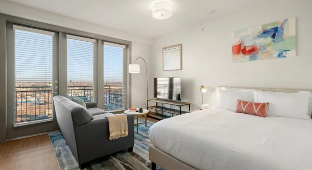 Arlington Trendy Studio Apartment, Забронировать Апартаменты/квартира Отели Арлингтон с парковкой, рядом с Arlington Museum of Art, Парковка