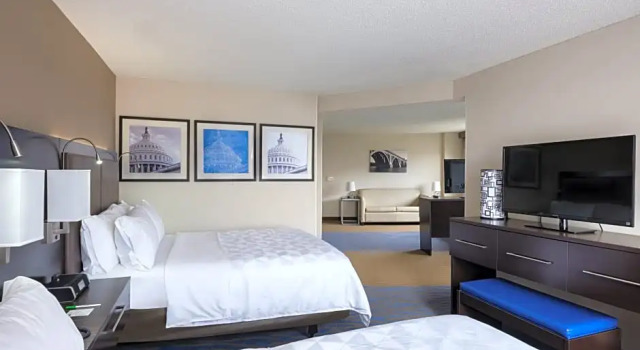 Четырёхместный номер Premium Holiday Inn Washington Capitol-National Mall by IHG