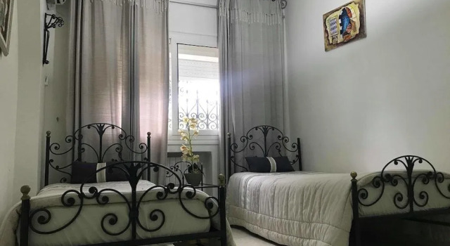 Maison de Luxe Pour Toute la Famille, Rezerwuj Willa Hotele w Nabeul Governorate z parkingiem, Parking