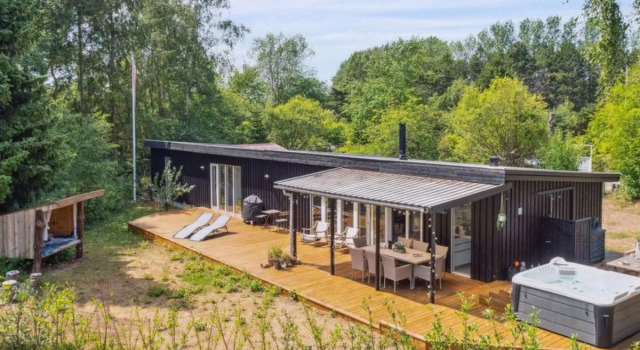 "Thorlak" - 860m from the sea in Lolland, Falster and Mon, Prenota Hotel Falster Danimarca