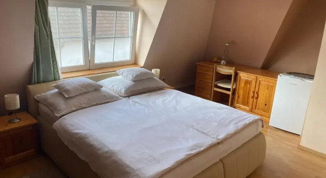 Ambrózia Étterem Es Panzió, Book Hotel Hoteller i Western Transdanubia med parkering, Parkering