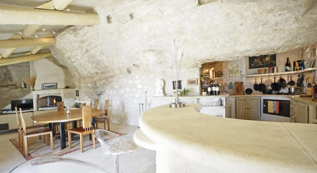 Le Dernier Chateau - Architect's Stone Villa & Pool in Picturesque Les Baux-de-Provence, 5 Bedrooms, Забронировать Вилла Ле-Бо-де-Прованс Альпий