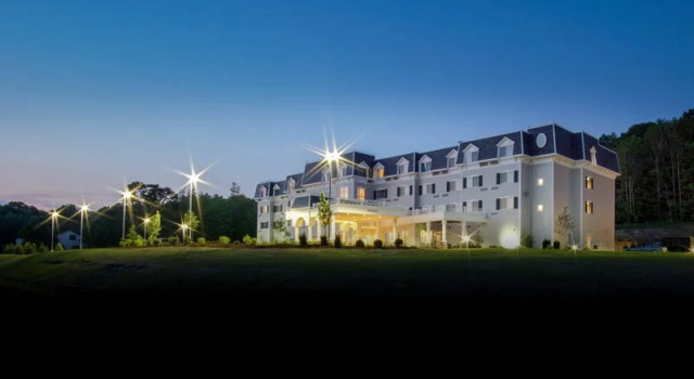 Courtyard Lenox Berkshires