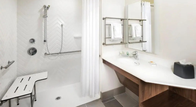 Люкс Holiday Inn & Suites Arden - Asheville Airport by IHG