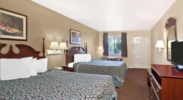 Четырёхместный номер Standard Days Inn by Wyndham Kerrville
