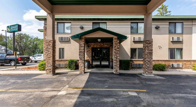 Quality Inn & Suites Marinette, Rezervovat Hotel Marinette Wisconsin