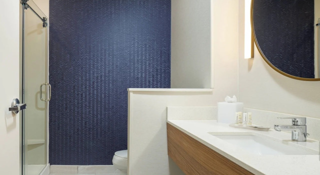 Люкс Fairfield Inn & Suites by Marriott Salina