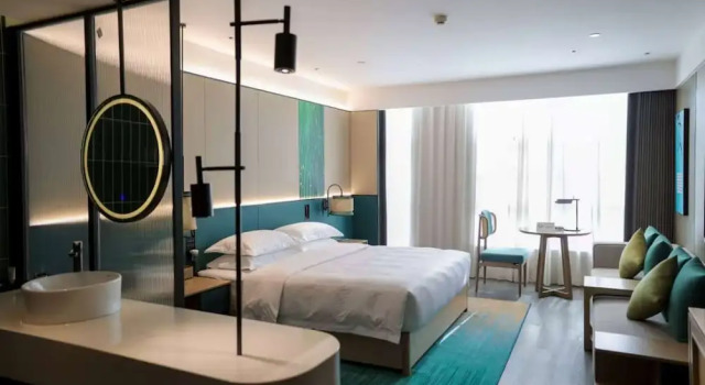 Номер Luxury Ramada Yiyang Taojiang