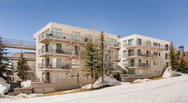 Updated 1 Br - Ski-in/ski-out Access 1 Bedroom Condo - No Cleaning Fee! by RedAwning, Book Lejlighed Hoteller i Crested Butte Mountain med parkering, Parkering