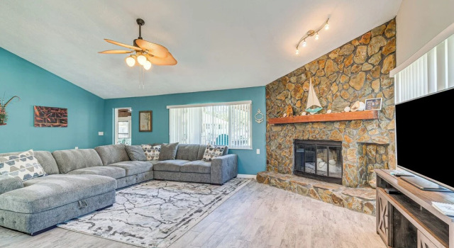 Riverfront Home With Private Dock, Fire Pit!, Buchen Sie Ferienhaus Villen in Homosassa, in der Nähe von Monkey Island, Villa