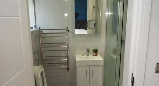 Четырёхместный семейный номер Standard Crown Hotel