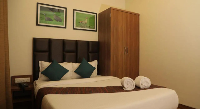 Skysuites By Monarch, Sanpada, Vashi - Navi Mumbai, Забронировать Отель Отели Нави-Мумбай с парковкой, рядом с Железнодорожный вокзал Ваши, Парковка