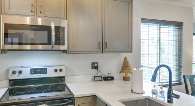 Апартаменты Somerset Townhome w/ Deck < 2 Mi to Ski Lift!