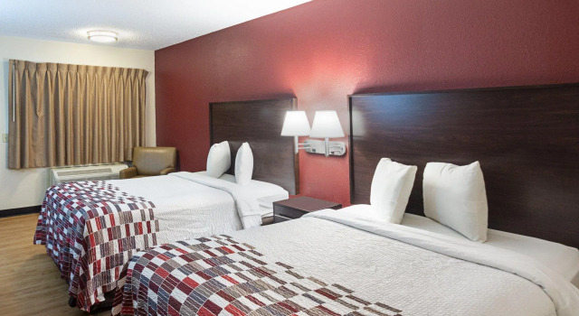 Четырёхместный номер Deluxe Red Roof Inn Minneapolis Plymouth