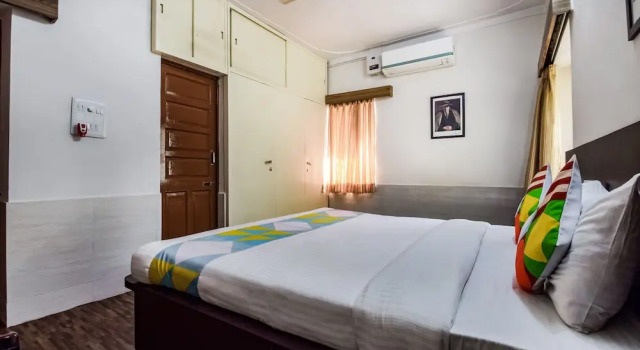 OYO Home 11874 Cozy 3BHK Goverdhan Villas, Забронировать Отель Отели штата Раджастхана с парковкой, Парковка