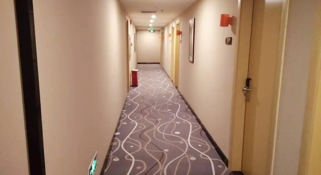 7Days Premium Shenzhen Songgang Yanchuan Branch, Rezerwuj Hotel Hotele w Shenzhen z parkingiem, Parking