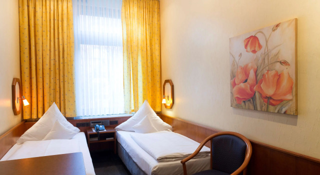 TOP Hotel Amberger, Забронировать Отель Отели Вюрцбурга 3 звезды, рядом с Музей при соборе, 3*