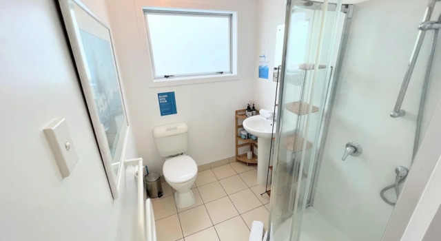 Коттедж с 2 комнатами с балконом Tiri Cottage - Sea Views in Oneroa by Waiheke Unlimited