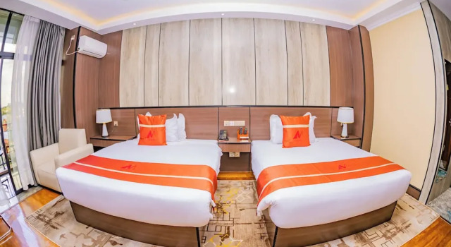 Двухместный номер Deluxe с балконом M Apartments & Hotel