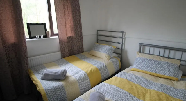 Glan y Ffordd 2 Bed House Near Cardiff by Cardiff Holiday Homes, Book Apartment Taffs Well Glamorgan