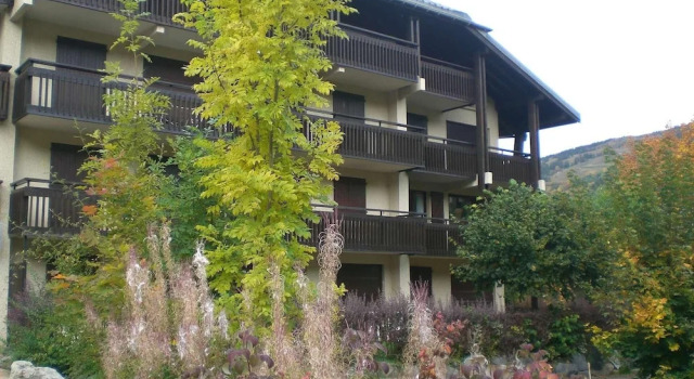 LE Rocher Saint Pierre 2K : 2 Pièces 6 Personnes / 2 Rooms 6 People, Забронировать Отель Отели Валуар с парковкой, рядом с Горнолыжный курорт Валуар, Парковка