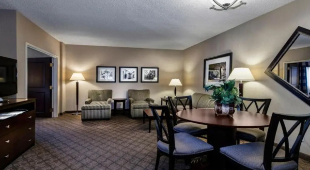 Двухместный номер Executive Holiday Inn Springdale-Fayetteville Area by IHG