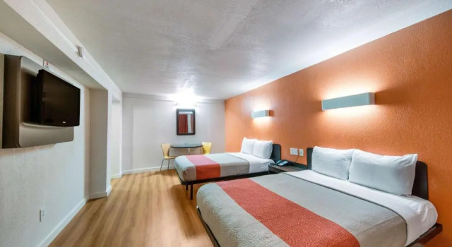 Четырёхместный номер Standard Motel 6-Dallas, TX - Farmers Branch