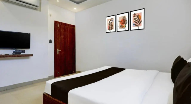 OYO 16952 Easy Stay