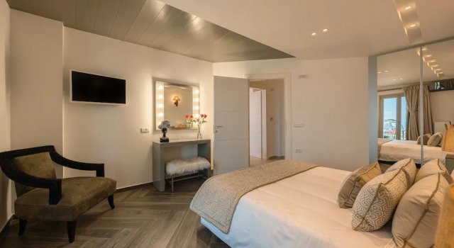 Santorini Grand Luxury Villas