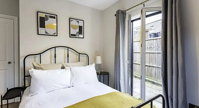 Gorgeous Roehampton Flat, Забронировать Отель Лондон Большой Лондон, рядом с Лондонский университет Рохамптон
